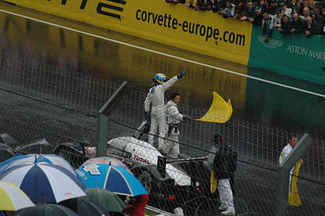 Bourdais kom igennem Le Mans 2007 med Peugeot nr. 8, og det var han glad for.
(Foto: Motorsporten.dk)